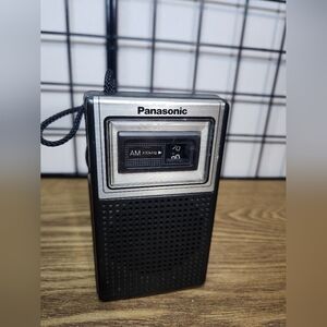 Vintage ￼Panasonic R-1019 Broadcast Receiver Transistor Radio TESTED WORKS AM